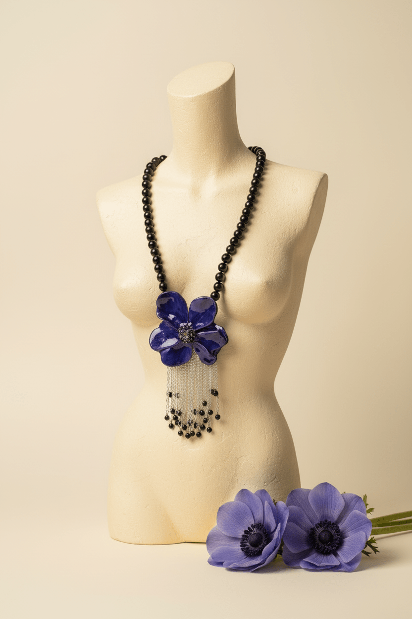 Collar Azul Busto Elegante Couture