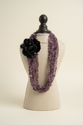 Collar editorial fondo crema