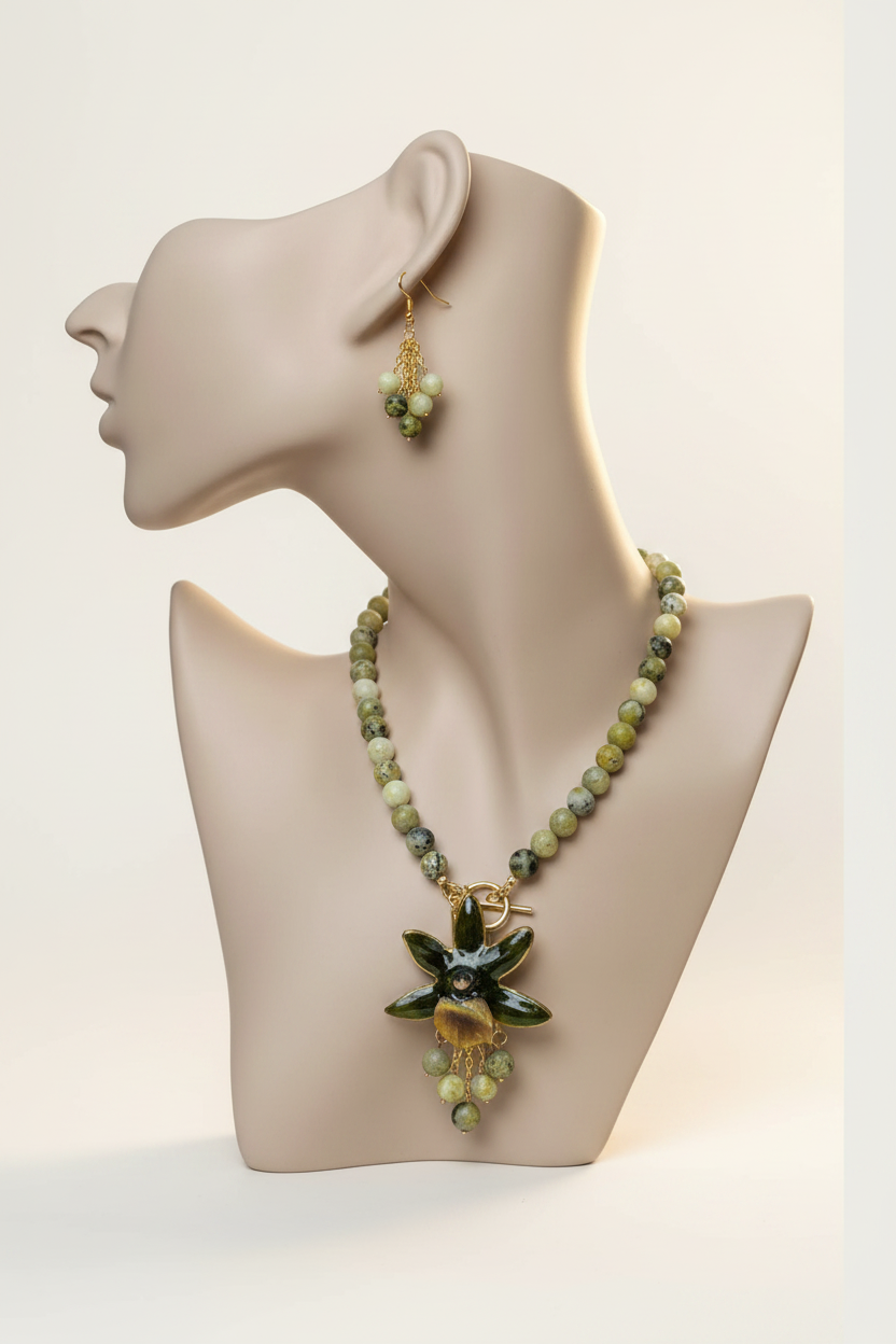 Editorial Cropped Bust